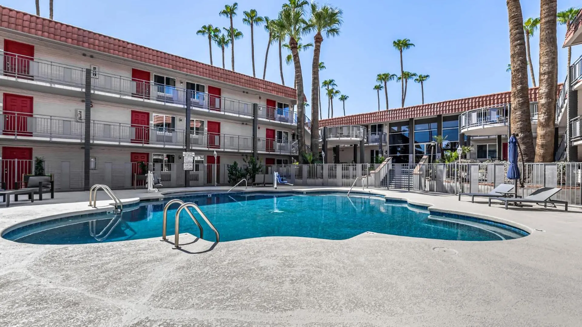 Beautiful Retreat 1 King Bed At Tempe Oasis Pool Spa & Clubhouse Villa