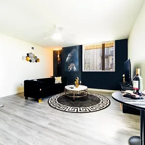 Luxury High-rise W/ 2 King Beds Apartment
